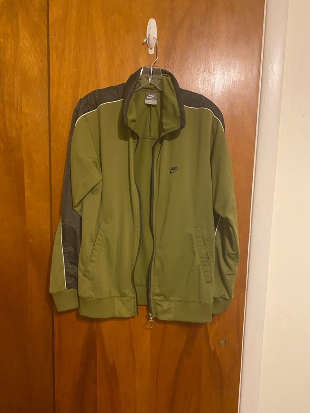 Nike Vintage Olive Green and Black Men’s Windbreaker/Track Light Weight Jacket